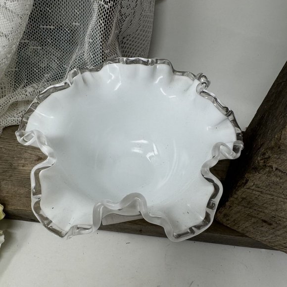 Vintage Fenton Glass Round Double Crimped Bowl - Picture 4 of 8